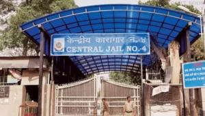 Delhi High Court Restores Penalty on Tihar Jail Officer, Quashes Tribunal Order in Misconduct Case Based on Prisoner Testimony