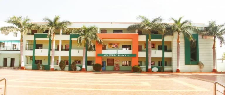 Supreme Court Quashes Entire FIR in Nandurbar School Incident, Saying Case Lacked "Dishonest Intention" Behind Alleged Dacoity