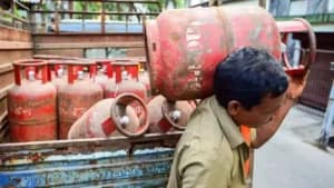 Bangalore Hotels Association Moves Karnataka HC Over Halt in Commercial LPG Supply