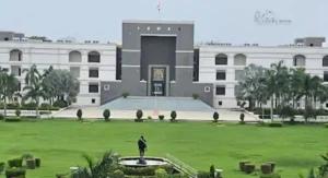 हाई कोर्ट ने डॉक्टर के ट्रांसफर पर ट्रिब्यूनल के आदेश को रद्द किया, प्रशासनिक जरूरत को बरकरार रखा