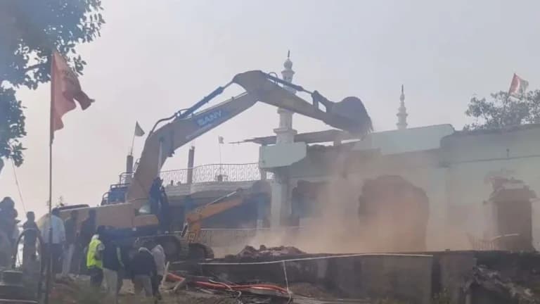 Supreme Court Refuses Relief in Ujjain Takiya Masjid Demolition Case, Says Religious Practice Not Tied to One Specific Place