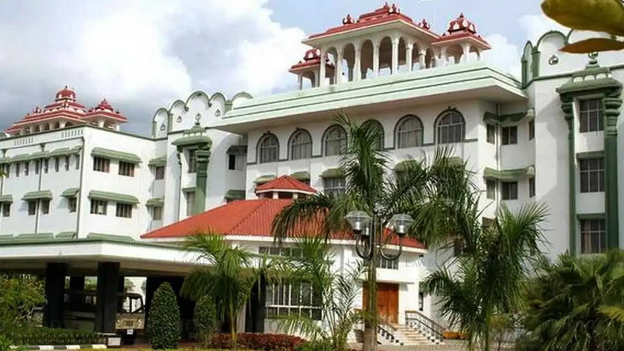 Madras HC Upholds TNPSC's Rejection of Candidate Who Failed to Upload Required Qualification Certificates Despite Being Eligible